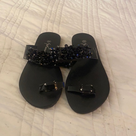 Black sandals - Picture 1 of 4